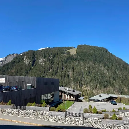 Ideal: A 400m Du Centre, Balcon Ouest, Casier A Skis - - Fr-1-693-97 * Chatel