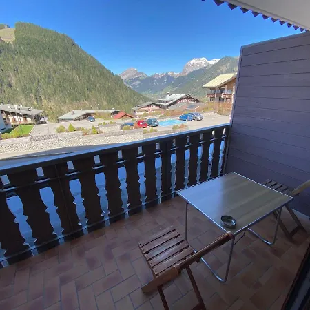 Idéalement Situé à Châtel, Proche Des Commodités - Fr-1-693-97 Apartamento